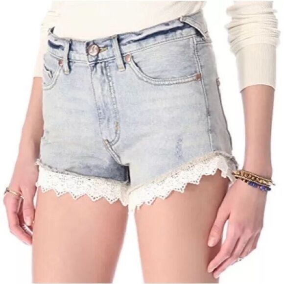 Free People Lacey Cutoff Shorts Size 26 Light Wash Distressed High-Rise Lace Hem - Picture 1 of 10